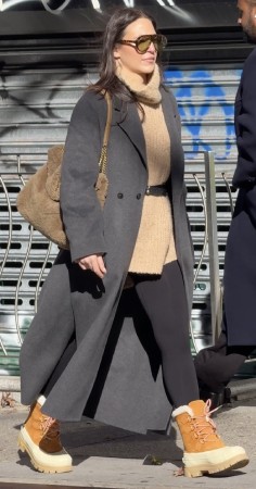 oversized turtleneck sweater